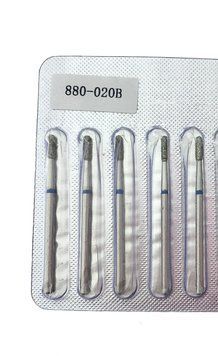 Алмазна насадка 880/020B для кутикули, циліндр закруглений із синьою насічкою 17379 фото